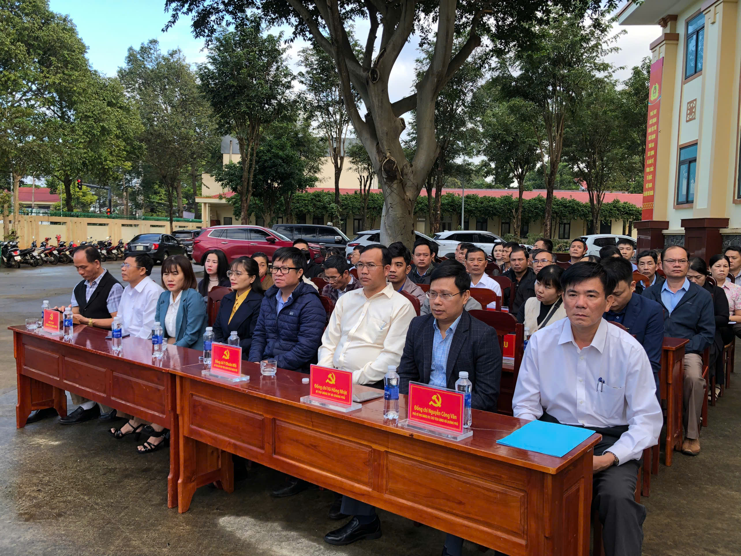 cac dai bieu tham du buoi le